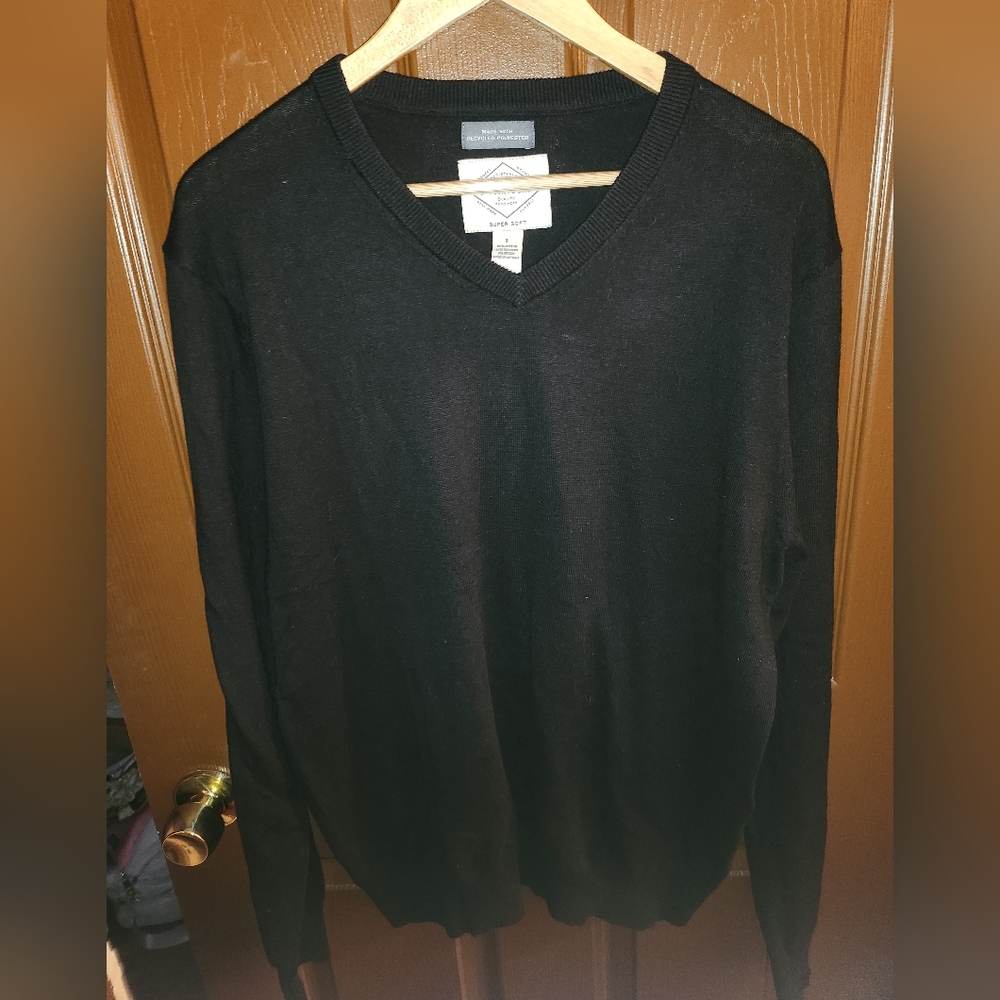 St Johns Bay Men's Black V-Neck Sweater